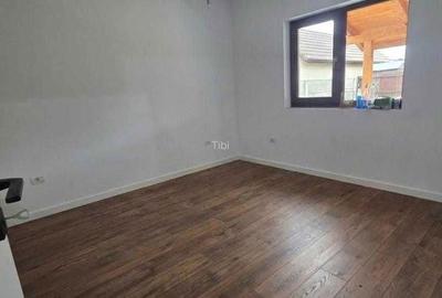 Casă cu 3 camere cu Canalizare în Moșnița Nouă - 2