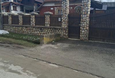 Casă cu 3 camere în Văcarea