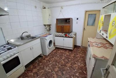 Inchiriez 3 camere -Casa- pe termen lung - 1