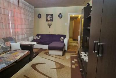 Etaj 2, zona Sagului, apartament 3 camere, confort 1