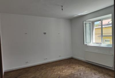 Apartament in casa Central --Decomandat -Liber - 2