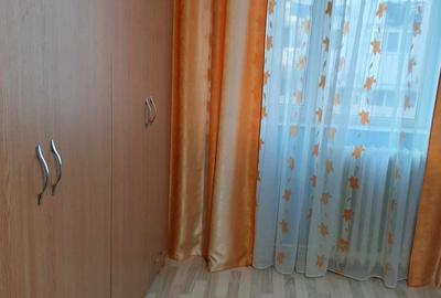 Apartament cu 3 camere semidecomandat în Alexandru cel Bun