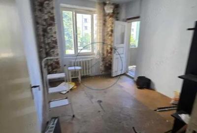 Apartament cu 4 camere decomandat în Central - 2