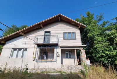 Casă cu 5 camere cu Teren 470 Mp în Central - 2