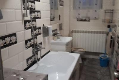 Inchiriez Apartament in centru decomandat cu 2 camere etaj 1