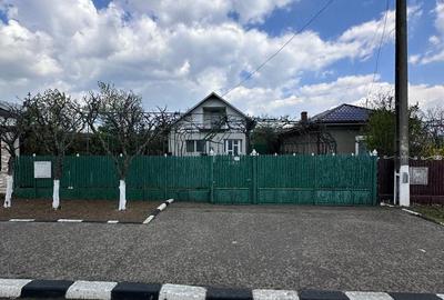 Casă cu Teren 1201 Mp în Călinești