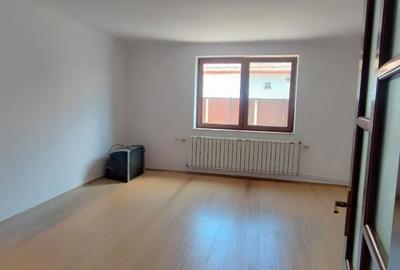 Casă cu 3 camere cu Canalizare în Șelimbăr - 1