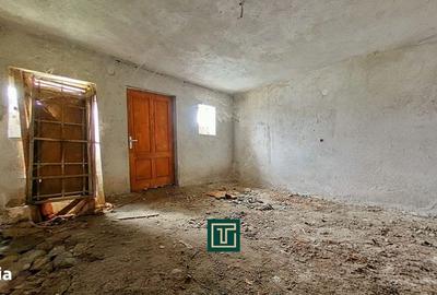 Casă cu 2 camere cu Teren 1440 Mp în Secusigiu - 5