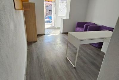 Birou, de 56.450000762940 mp, în Central - 9