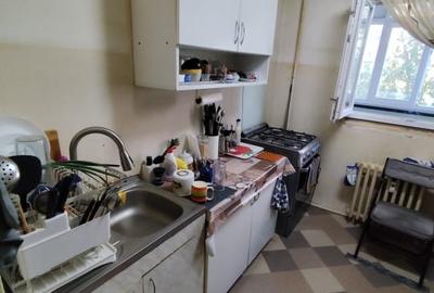 Apartament cu 3 camere decomandat în Rahova