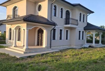 Casă cu 4 camere în Central - 2