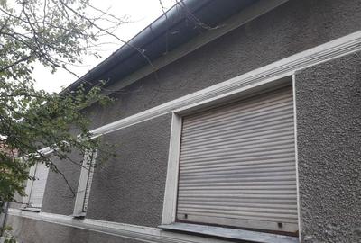 Casă cu 4 camere în Central - 2