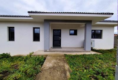 Casa noua de vanzare, nivel parter, living generos si 3 dormitoare - 4