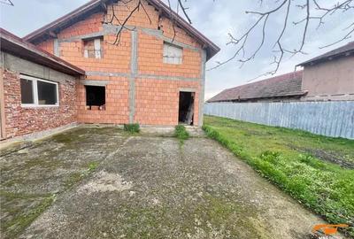 Casa la rosu P+M 129 mp ULIUC - 1