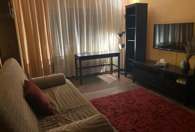 Apartament cu 2 camere semidecomandat, mobilat în 1 Mai