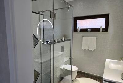 Casă individuală cu 6 camere cu Canalizare în Km 5 - 8