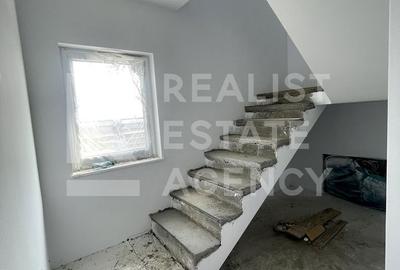 Casă cu 4 camere cu Teren 470 Mp în Central - 2