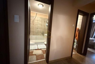 De vanzare Apartament 3 Camere Mobilat/Utilat Etaj 2 - 3