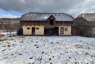 Casă cu 2 camere cu Teren 1497 Mp în Poiana Sărată - 3