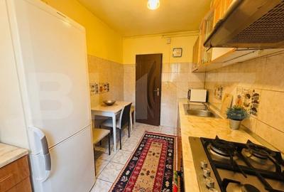 Apartament cu 4 camere semidecomandat, mobilat în Tractorul - 11