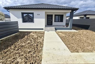 Casă individuală cu 3 camere cu Canalizare în Letea Veche - 1
