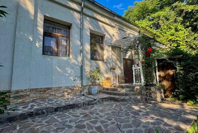 Spre Vânzare Proprietate remarcabilă cu 6 camere în inima Iașului ! - 1