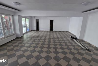 Spațiu comercial, de 200 mp, în Central - 7