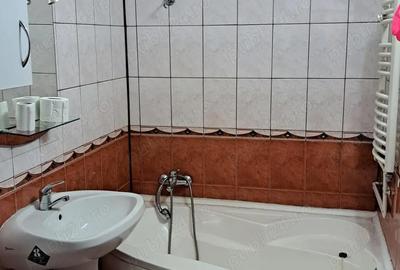 Apartament cu 3 camere semidecomandat în Central - 3