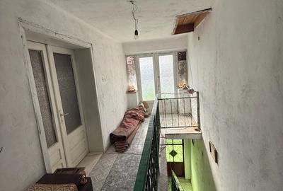 Casă cu 7 camere cu Teren 3000 Mp în Var