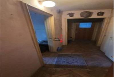 Apartament cu 3 camere semidecomandat în Titan