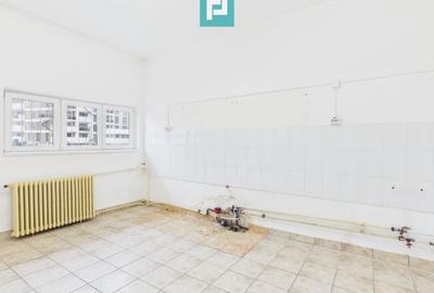 Spațiu comercial, de 217.60000610352 mp, în Nufărul - 11