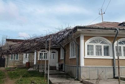 Casă cu 4 camere în Dancu