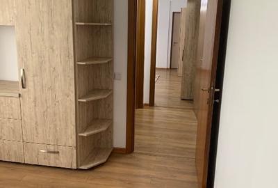 Apartament cu 2 camere semidecomandat, mobilat în Tractorul - 1