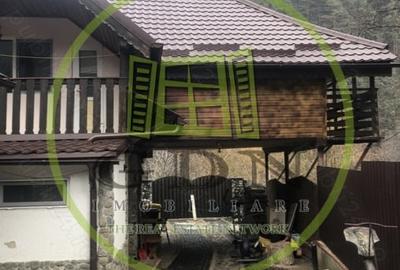 Casă individuală cu 6 camere cu Canalizare în Rășinari