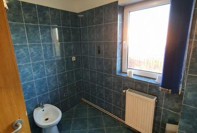 Apartament cu 3 camere decomandat în Lazaret - 1