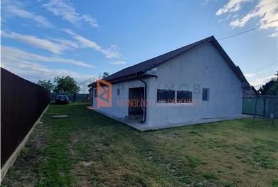 Casă individuală cu 3 camere în Smeeni