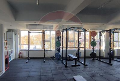 Spațiu comercial, de 202.35000610352 mp, în Central - 5