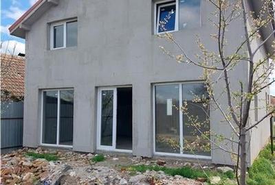Casă individuală cu 4 camere în Sânleani