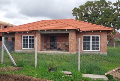 Casă cu 3 camere în Mihai Viteazu - 1