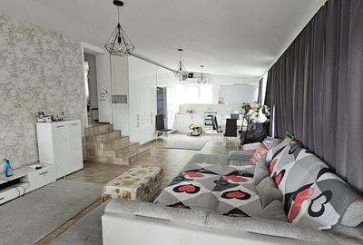 Casă cu 3 camere cu Teren 1075 Mp în Topalu - 2