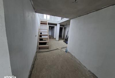 Casă cu 10 camere cu Teren 2736 Mp în Vest - 3