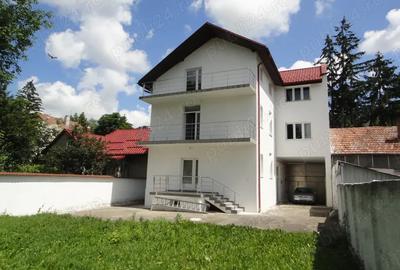 Cladire moderna 500mp cu 4 Apartamente mari, Lot 490mp, parcari, central Brasov - 2