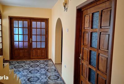 Casă cu 10 camere cu Teren 2665 Mp în Central - 15