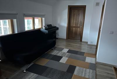 Casă cu 4 camere cu Teren 500 Mp în Central - 1
