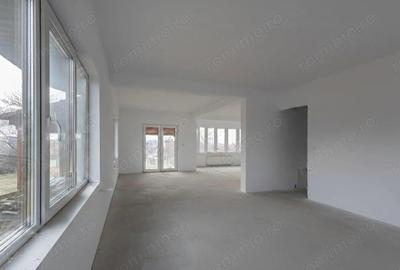 Casă cu Teren 1553 Mp în Silagiu - 12