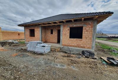 Casă la cheie pe 1 nivel 4 camere 2 băi,145 mp,500 mp teren - 12