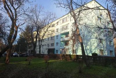 Apartament cu 3 camere semidecomandat în Central - 1