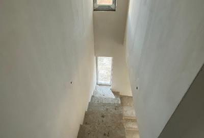 Casă cu 4 camere cu Teren 400 Mp în Luna - 7