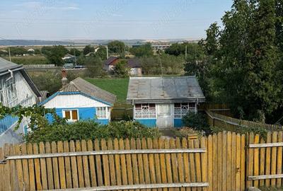 Casă cu 4 camere în Bălteni