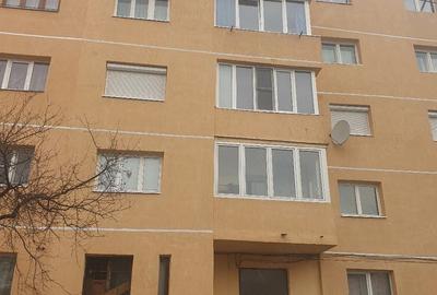 Apartament cu 3 camere decomandat în Central - 1